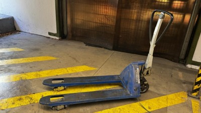 1 Gabelhubwagen EuroKraft (defekt)